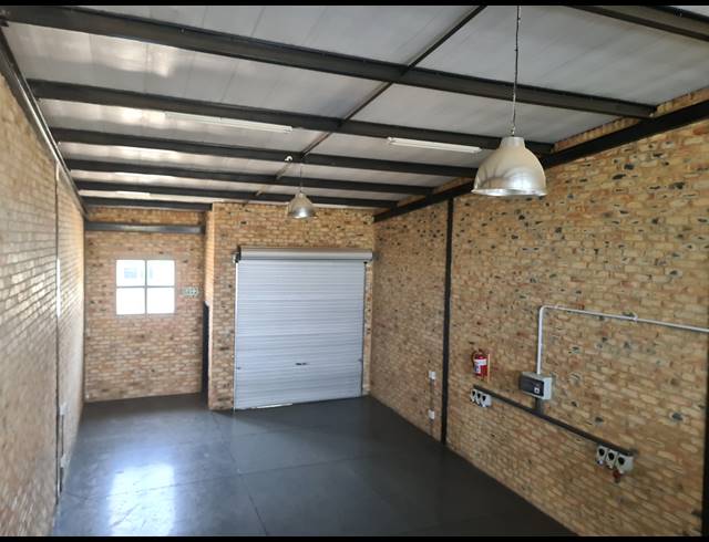 140M² WAREHOUSE TO LET IN PRESIDENT PARK